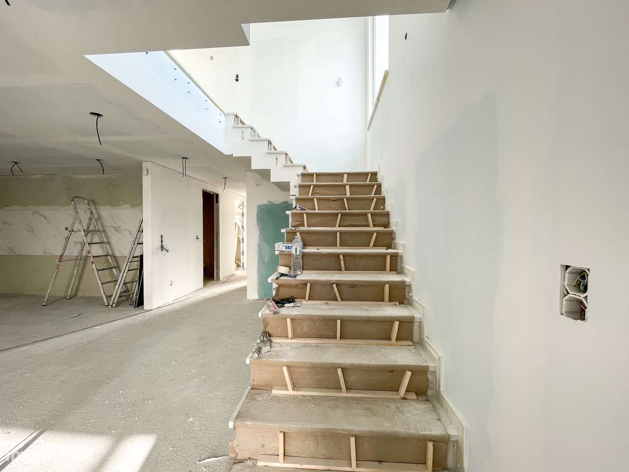 Moradia T4 com Piscina - Santa Iria de Azoia (Bairro da Salvação)-12