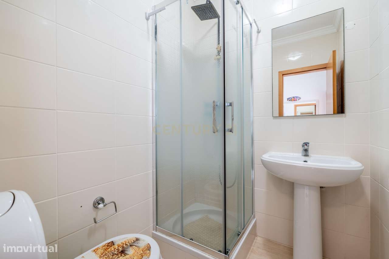 Apartamento T2 com Piscina e Garagem – a 5 minutos da Praia da Galé-13