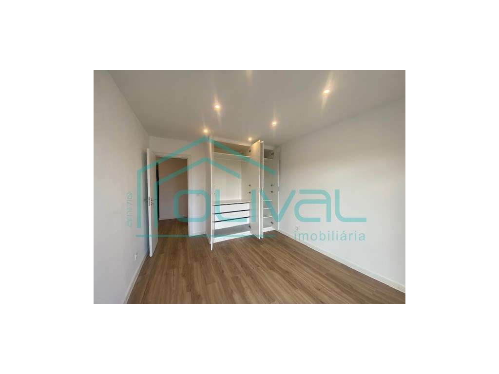 Apartamento T2 à venda na Rua Campos Monteiro-11