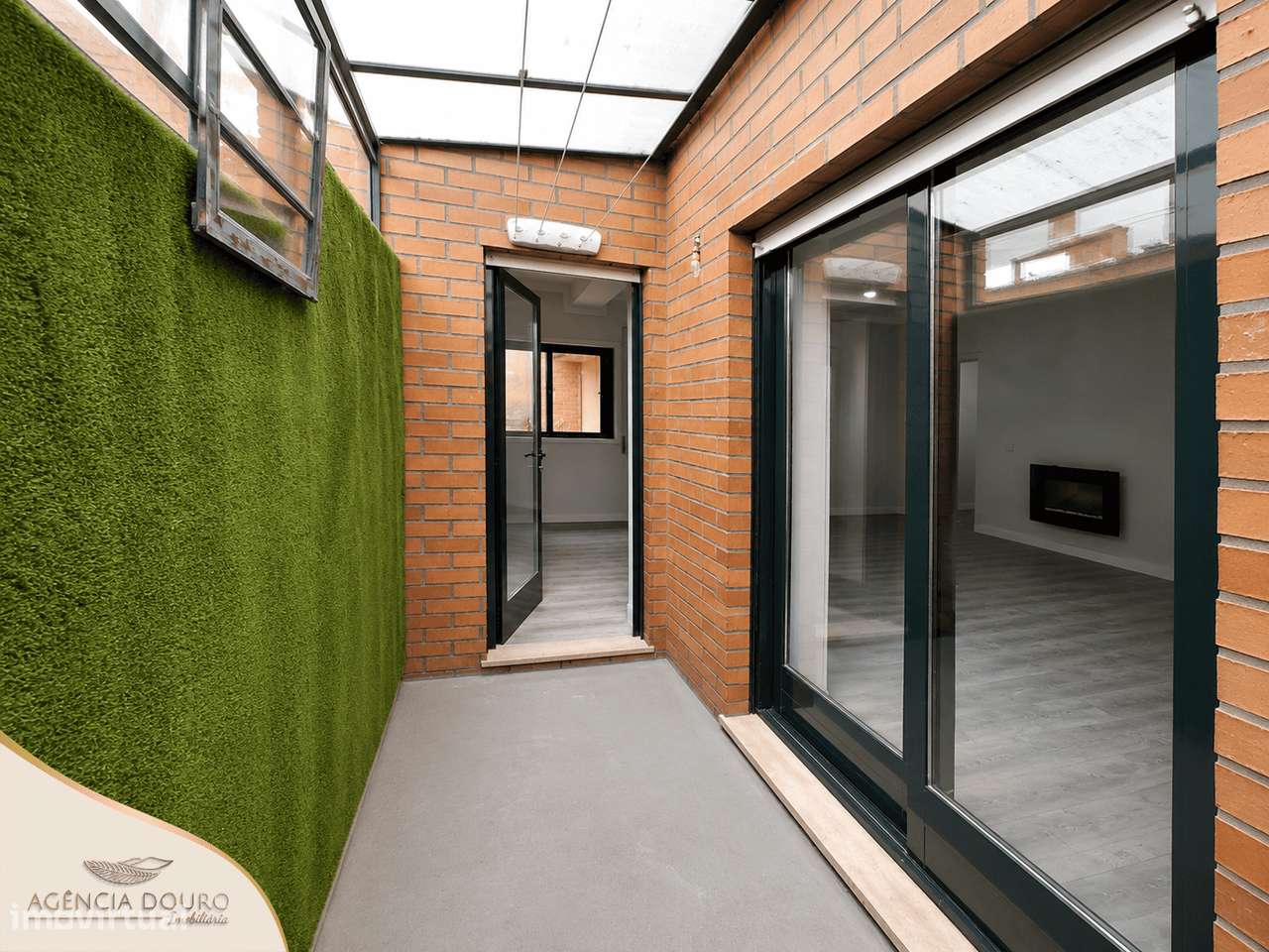 Apartamento T1+1 remodelado no centro de Matosinhos-4