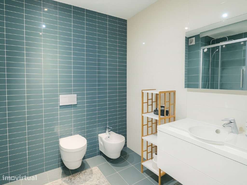 Exclusivo! | T2 com Garagem BOX | Suite | Varandas | Vista Rio-11