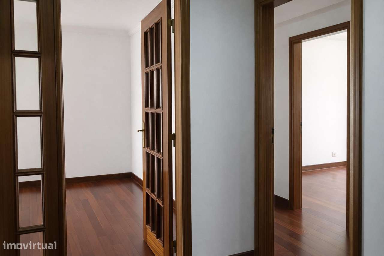 T3 COM VARANDA E VISTA RIA | GARAGEM E ARRUMOS | BARROCAS - AVEIRO - Grande imagem: 2/20