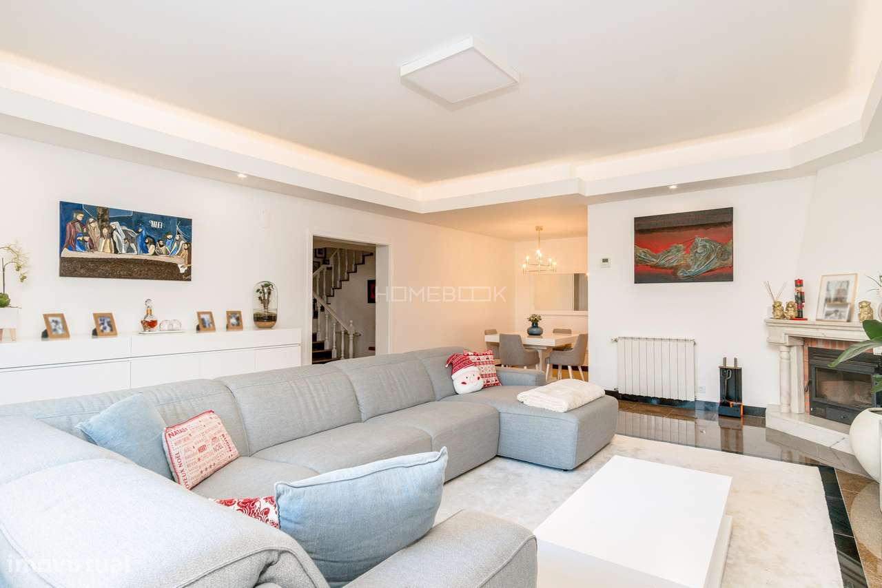 Moradia T5 renovada em condomínio fechado com piscinas, campo de ténis-12