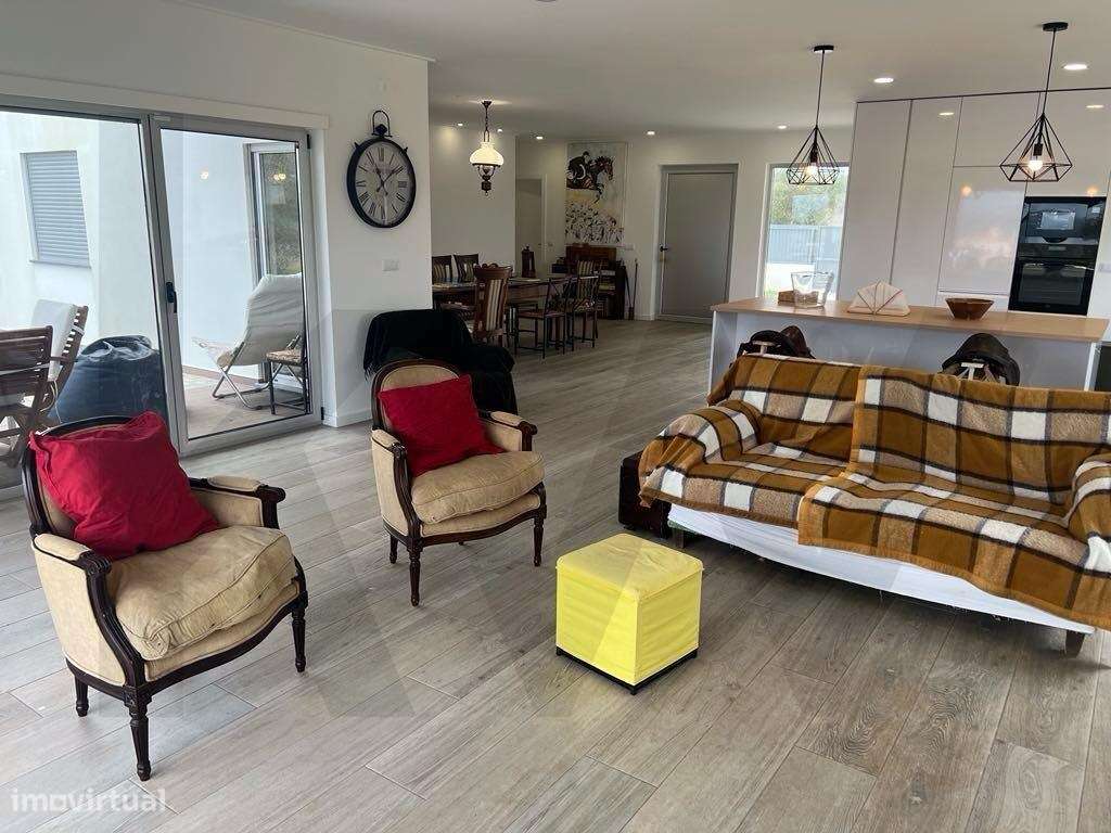 Venda moradiia T3 com terreno de 11.520m2, Isolada com piscina em A-19