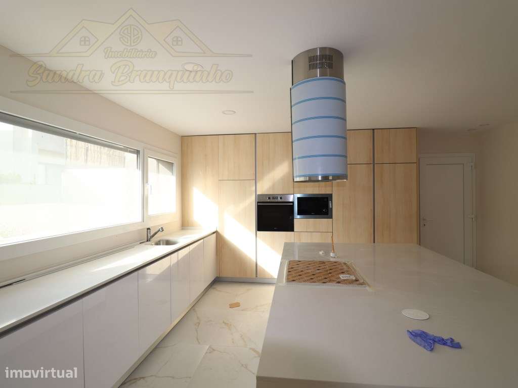 Moradia T5 (NOVA) com Piscina-17