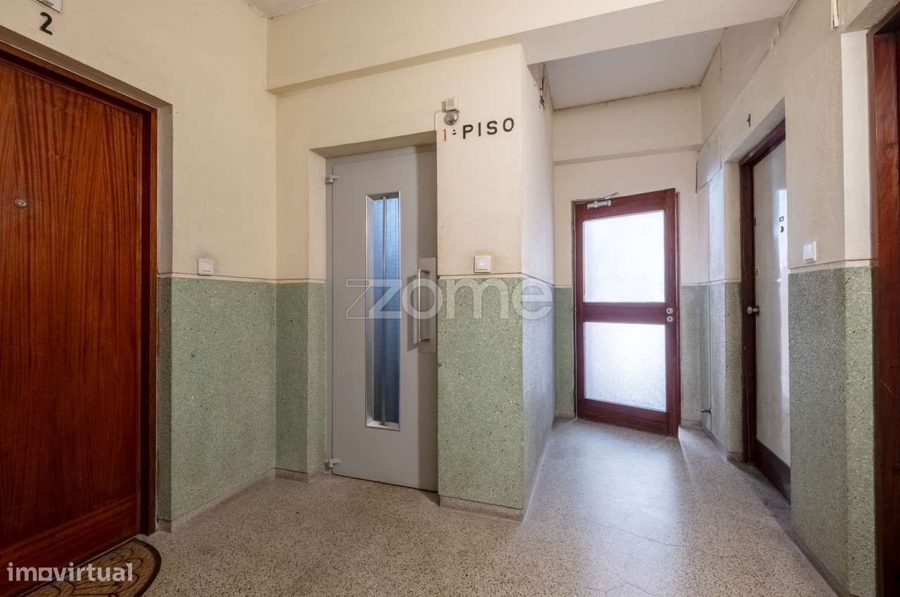Apartamento T3+1 para remodelar - Rua Oliveira Monteiro, Porto - Grande imagem: 3/40