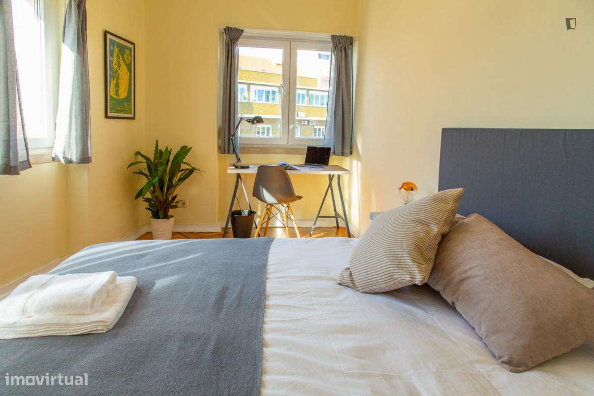 Quarto - localizado em São Sebastião Lisbon - Grande imagem: 2/10