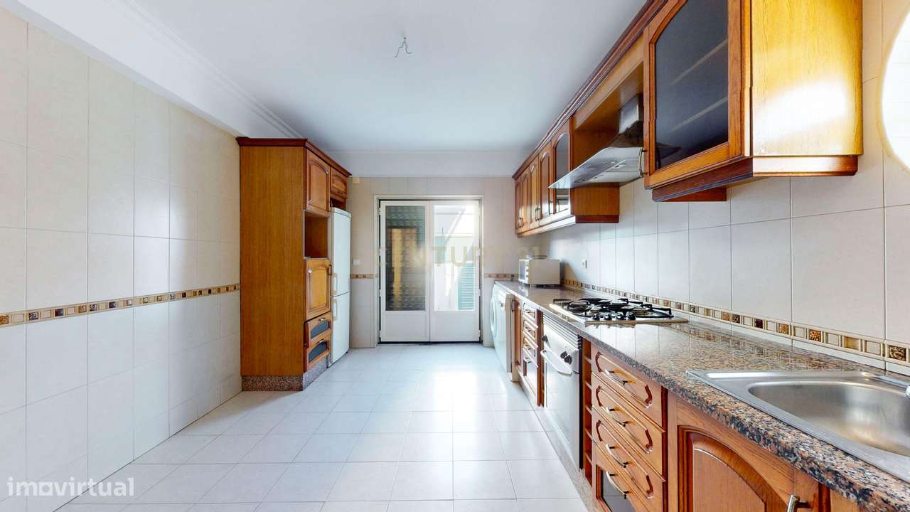 Moradia T4 em Alverca, com Jardim e Garagem-18