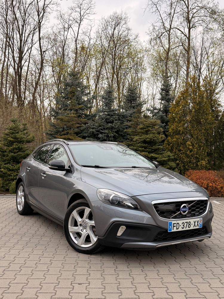 Volvo V40 II D2 Summum 2015