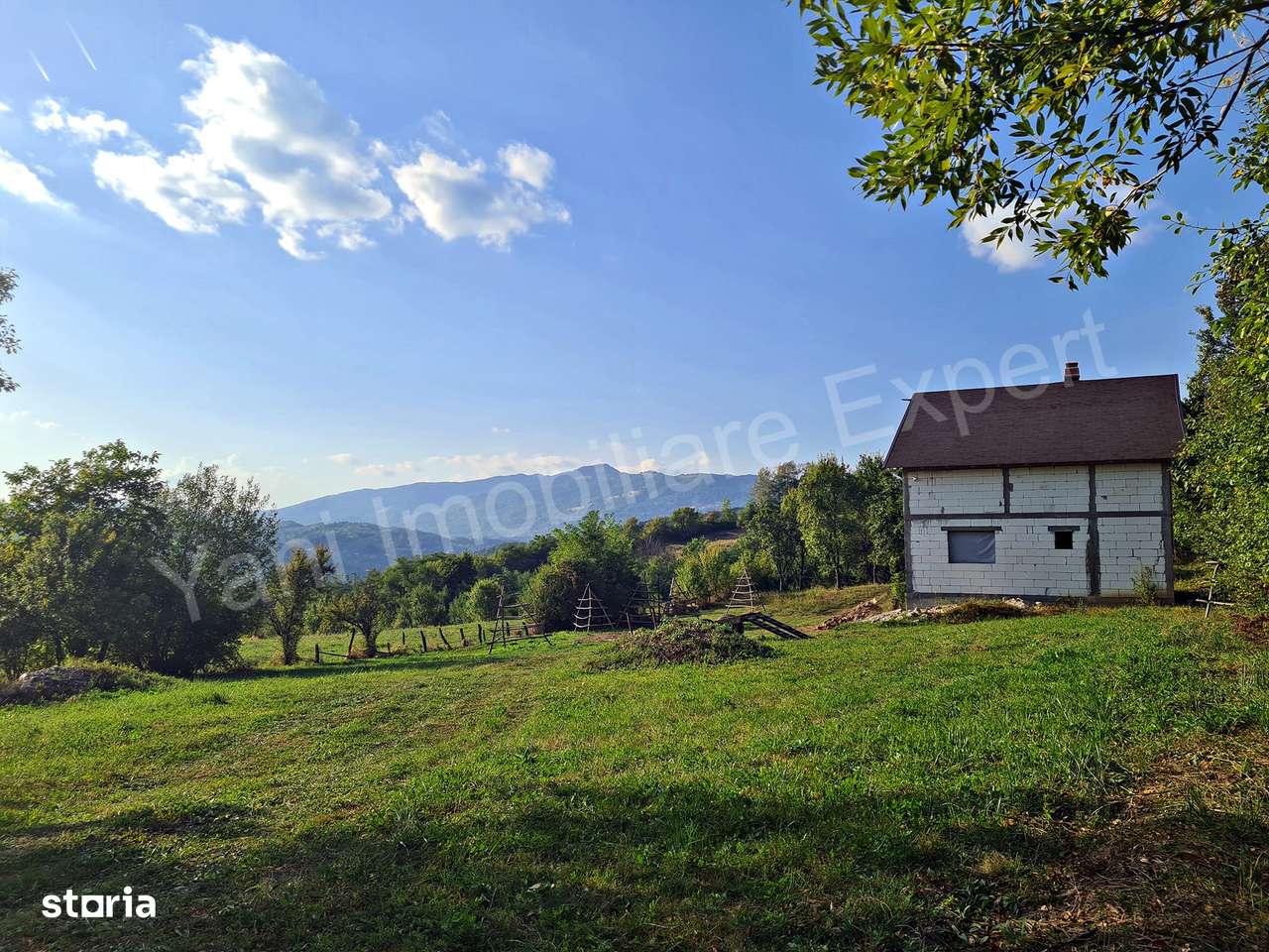 Casă de vânzare în comuna Corbeni, județ Argeș. - Imagine principală: 4/10