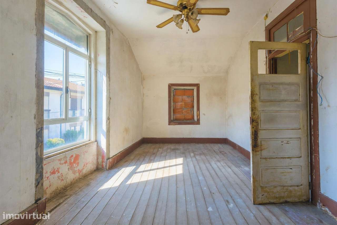 Casa Bifamiliar na Senhora da Hora | 185 m2 | Terreno com Cerca de...-1