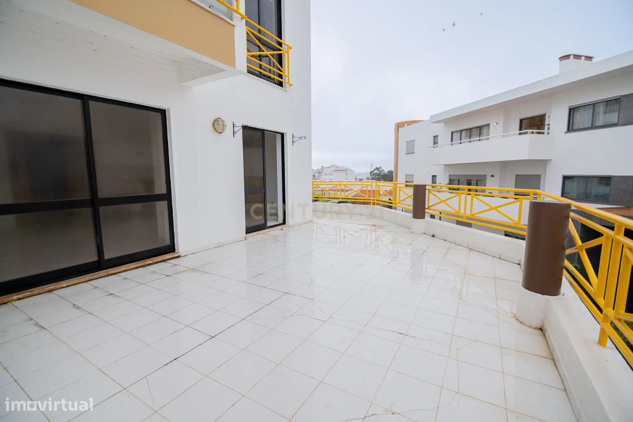 NÃO PERCA ESTA GRANDE OPORTUNIDADE! APARTAMENTO T2 ESPAÇOSO COM TERRAÇ - Grande imagem: 1/19