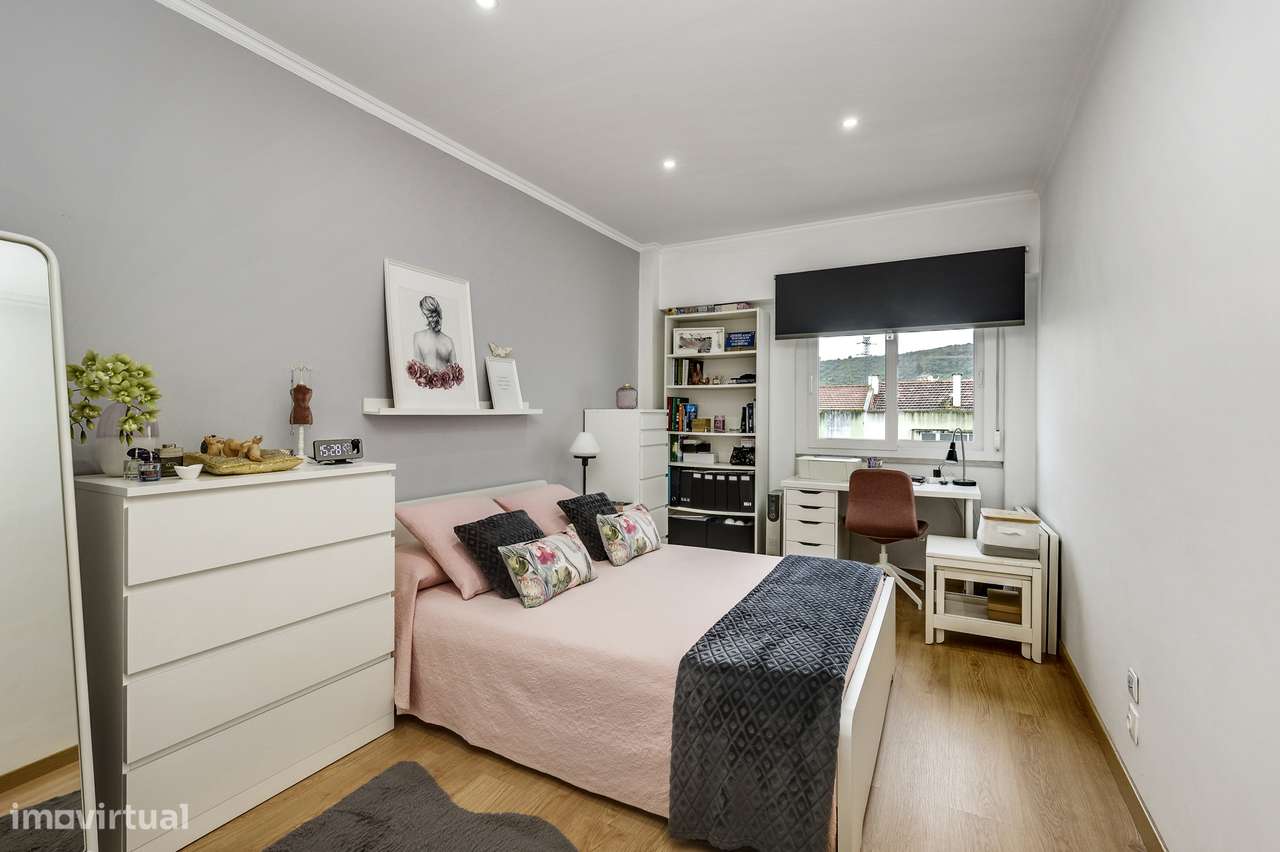 OPORTUNIDADE EM ODIVELAS - T2 COM LOCALIZAÇÃO CENTRAL-13