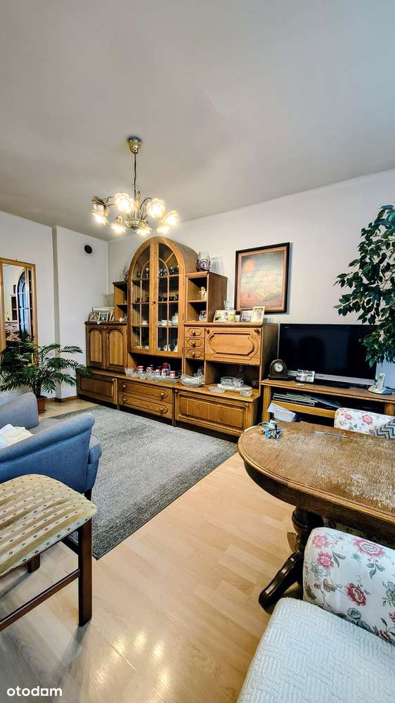 Przestronne 3-pokojowe mieszkanie z balkonem-1