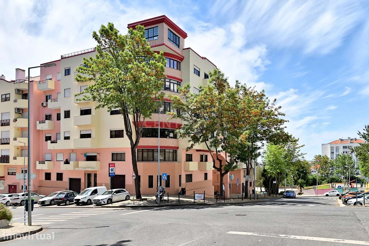 Apartamento T2 com garagem para 2 carros à venda na Ramada - Odivelas - Grande imagem: 3/28