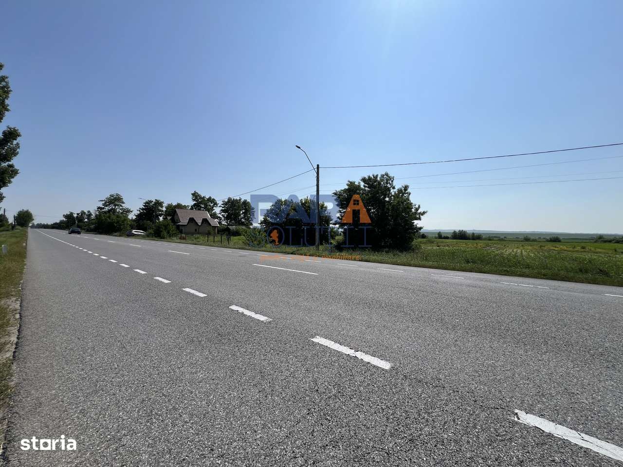 Teren 9969 mp, situat la E85, între două intrări pe autostrada A7-3