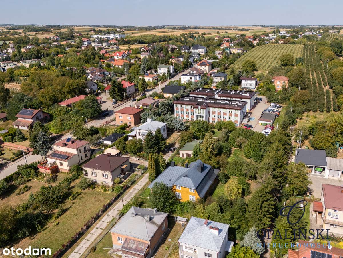Niezwykły drewniany dom z amfiladą z XX wieku-7