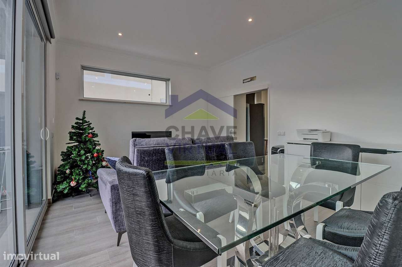 Apartamento T3 com Terraço Amplo - Centro Bombarral-11