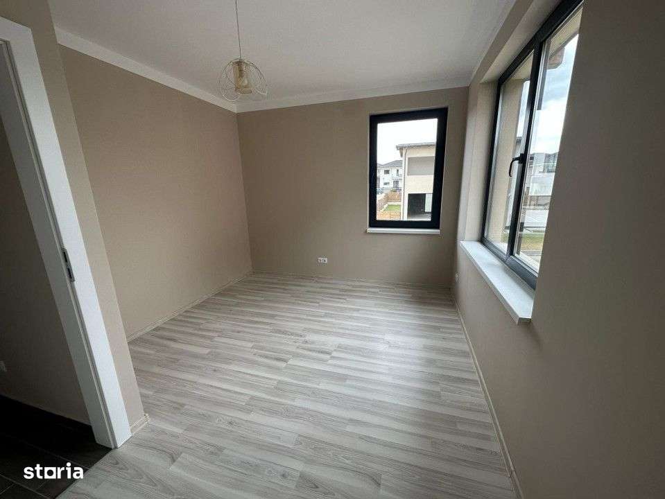 Casa individuala de 4 camere, 129 mp utili, curte 445 mp., garaj, Pet - Imagine principală: 5/10