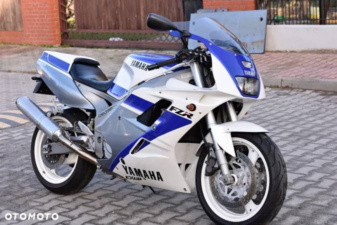 Yamaha FZR - 2