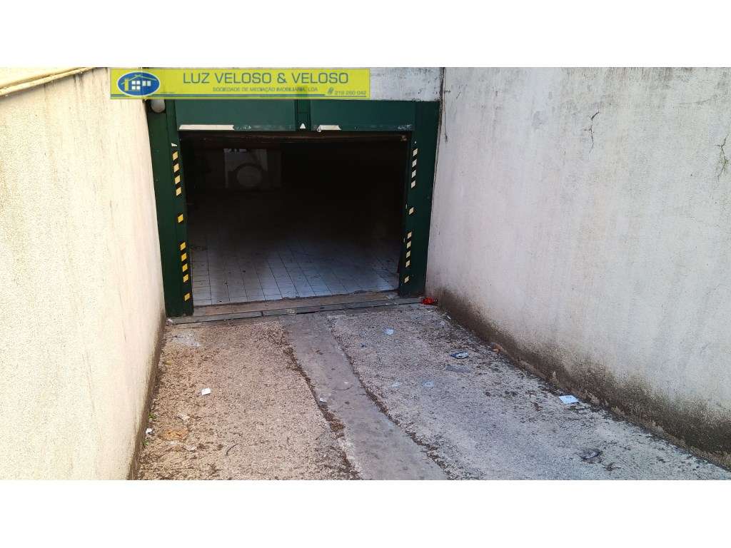Garagem 26,45m2 na Tapada das Mercês - Grande imagem: 4/13