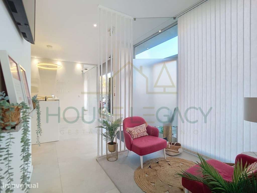 Loja versátil, luminosa e adaptável a várias atividades-6