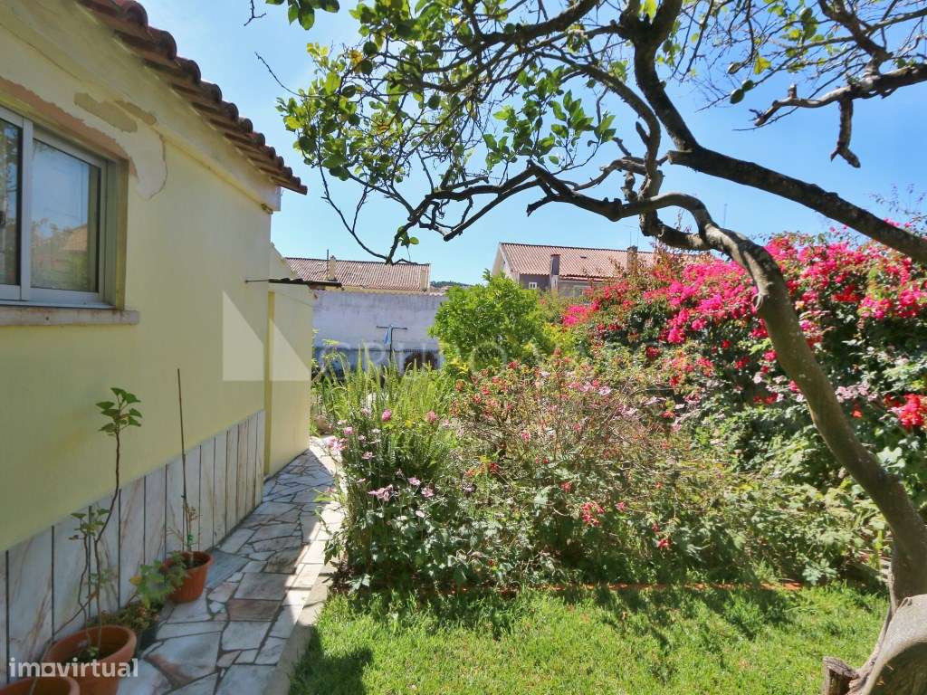 Moradia T4 com Garagem e Logradouro de 200m2 - Algueirão Mem Martins-38