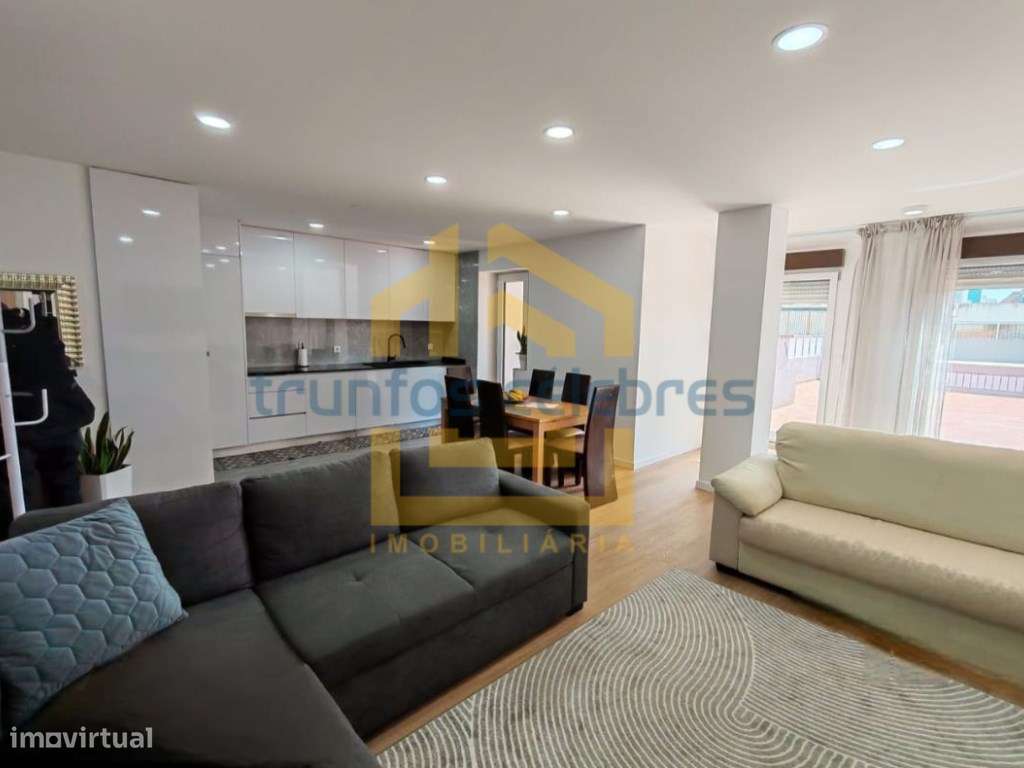 Apartamento T3 Totalmente Renovado com Terraço Privativo - Centro d...-16