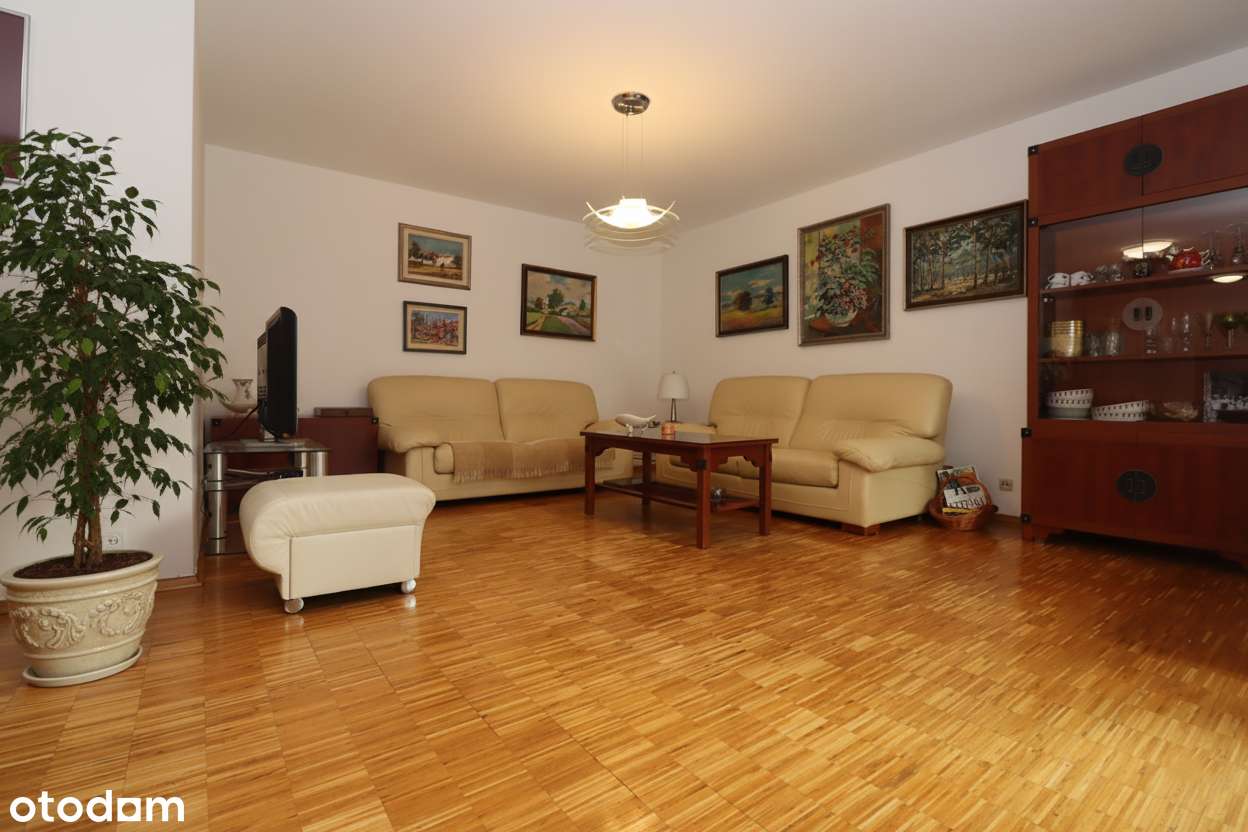 Komfortowy apartament z garażem i dużym tarasem, 2002 rok-1