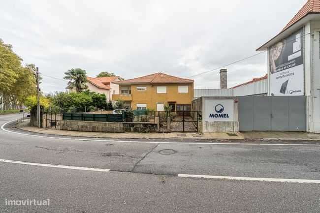 Moradia T5 na Circunvalação - Junto ao Cruzamento de Monte Burgos - Grande imagem: 5/5