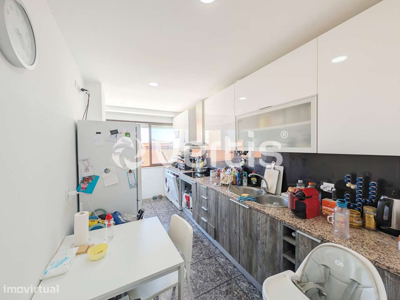 Apartamento T2 remodelado no centro do Barreiro-9