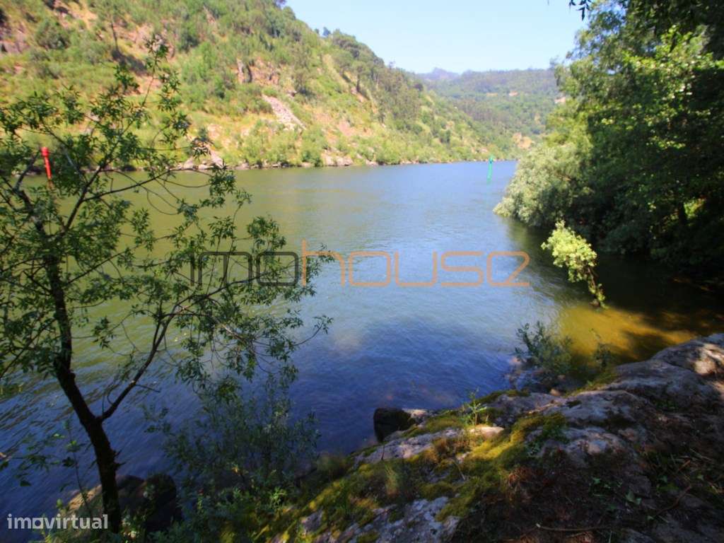 Quinta com frente de Rio Douro-37