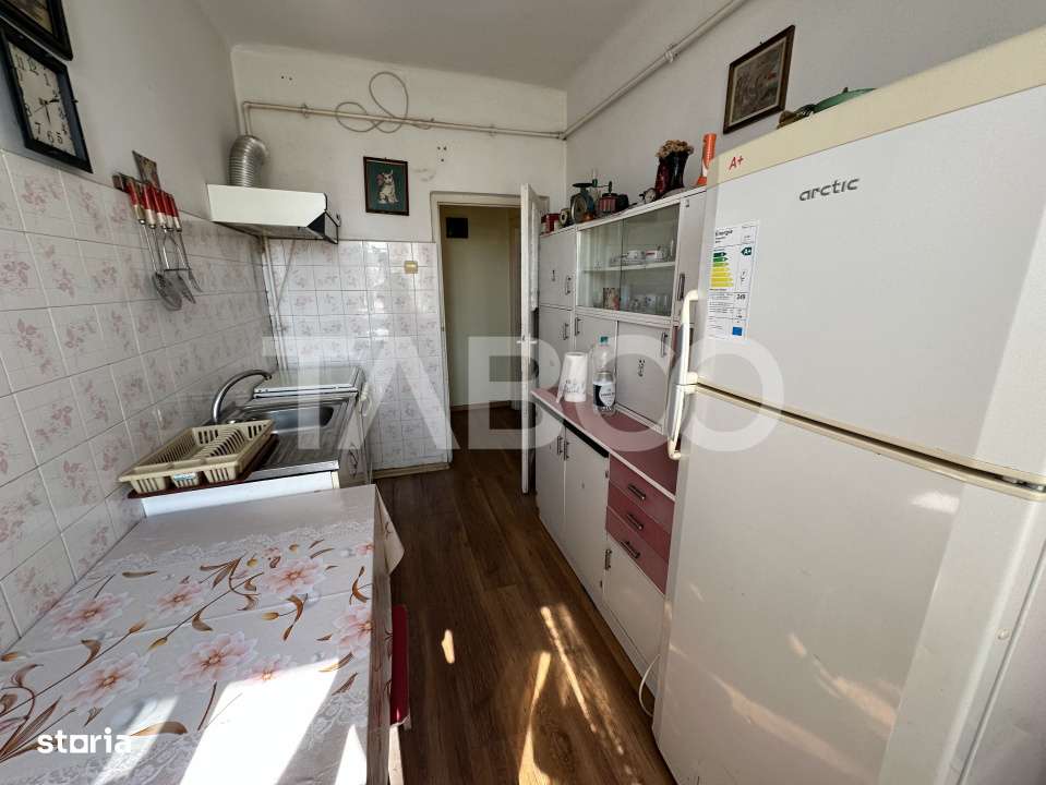 Apartament 2 camere 47 mpu decomandat 2 boxe la subsol garaj etaj 2 - Imagine principală: 5/12
