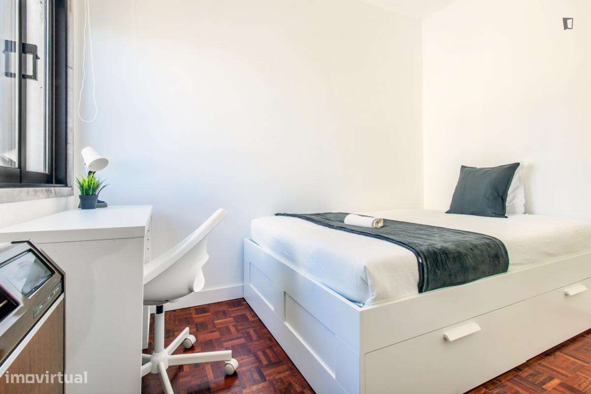 Quarto - localizado em Benfica Lisbon - Grande imagem: 4/10