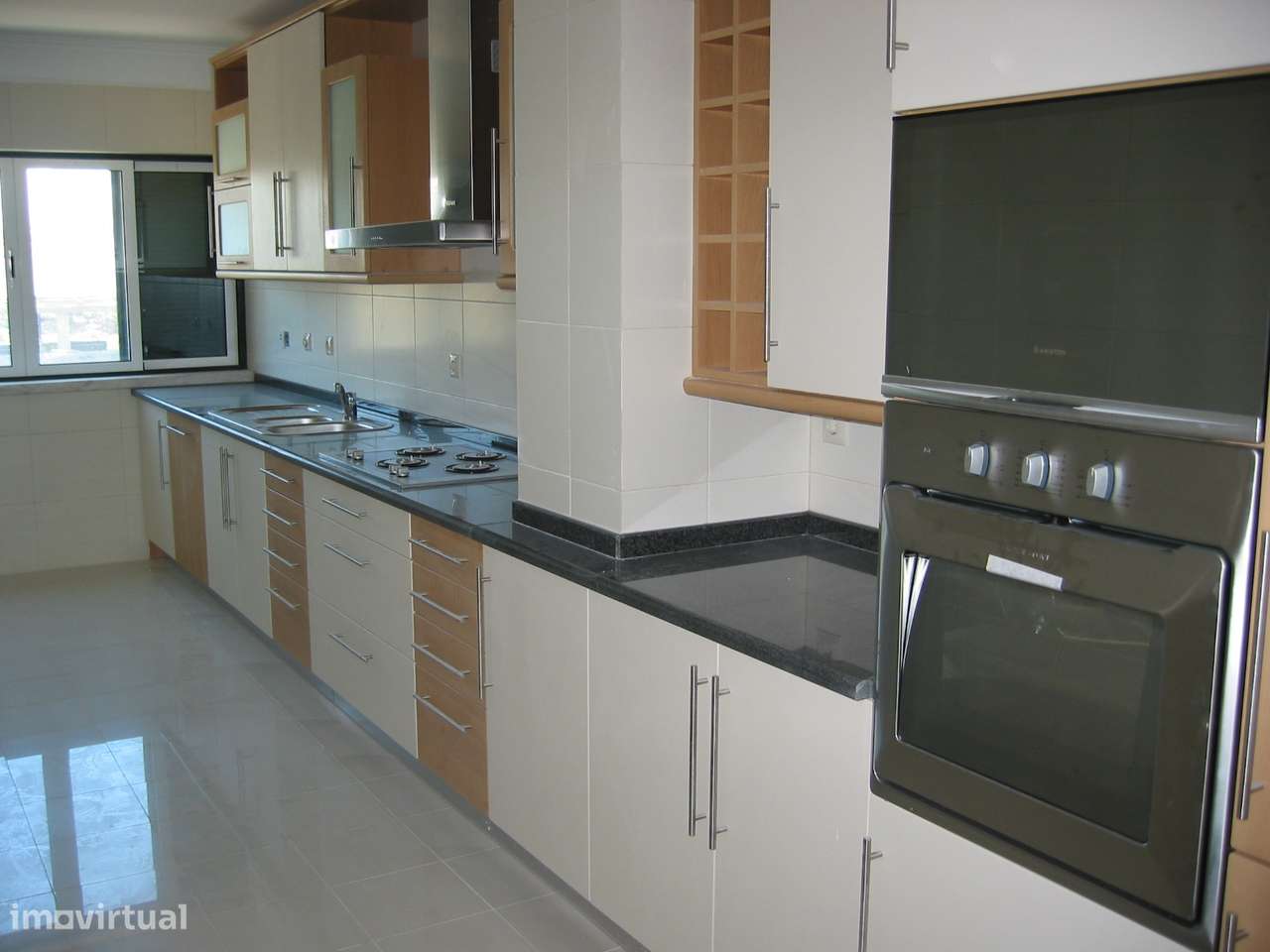 Apartamento T3 em Queijas com 2 Parqueamentos e Arrecadação - Grande imagem: 4/12