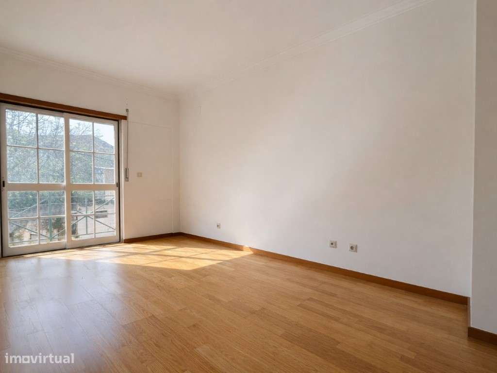 T3 com Varanda, Arrecadação e 2 Lugares de Garagem-7