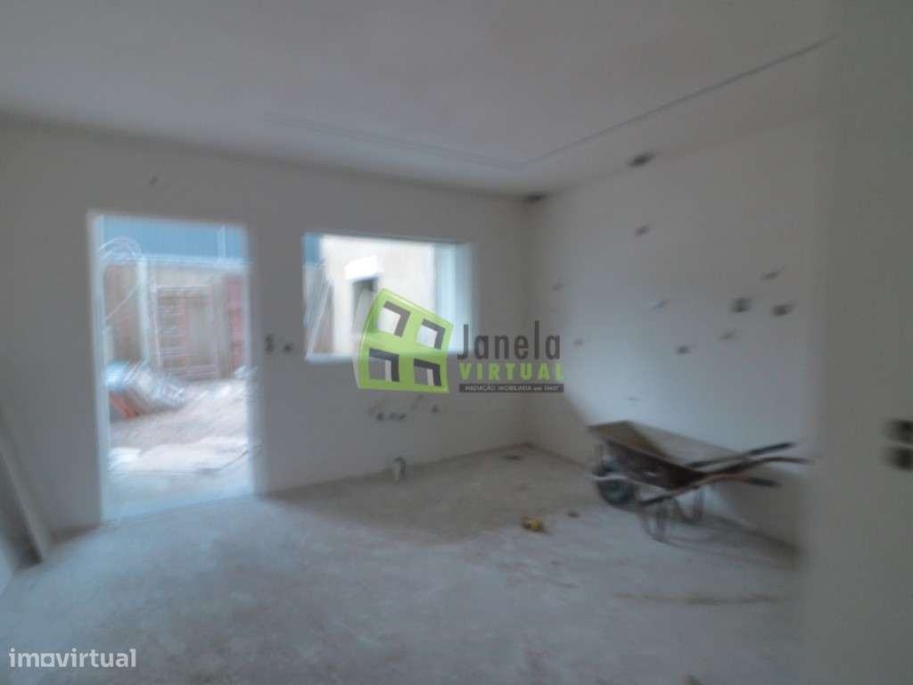 Moradia Geminada T3 Nova - Quinta do Conde - Grande imagem: 4/13