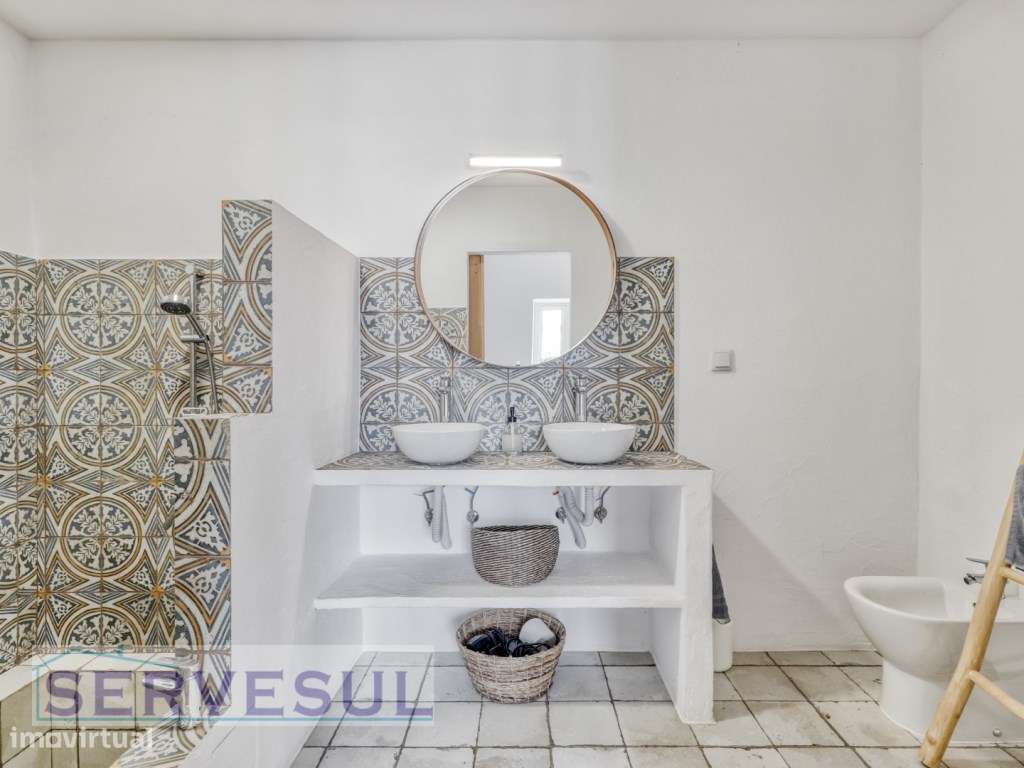 Charmosa Moradia Familiar T3+1 no Campo, inserida num generoso terr...-17