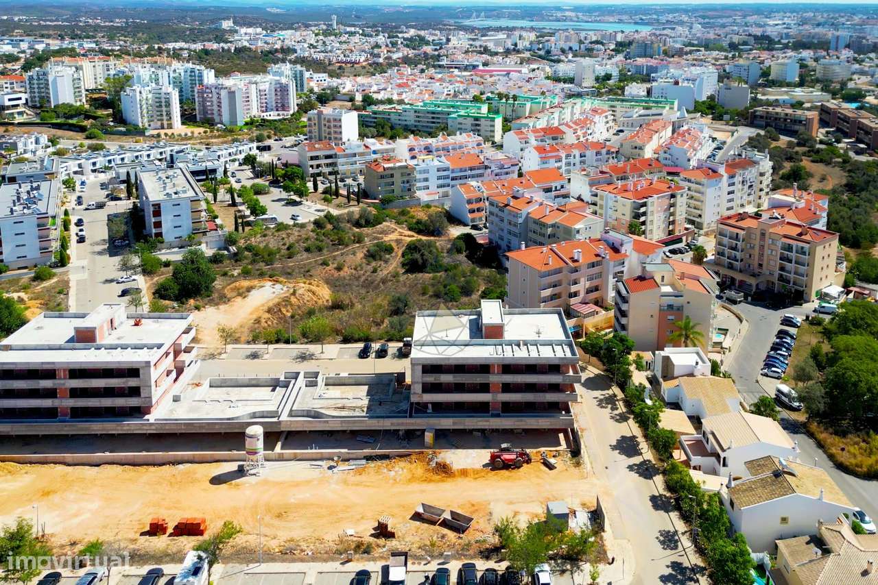 Lote de terreno com projeto aprovado para 16 apartamentos em Portimão - Grande imagem: 4/17