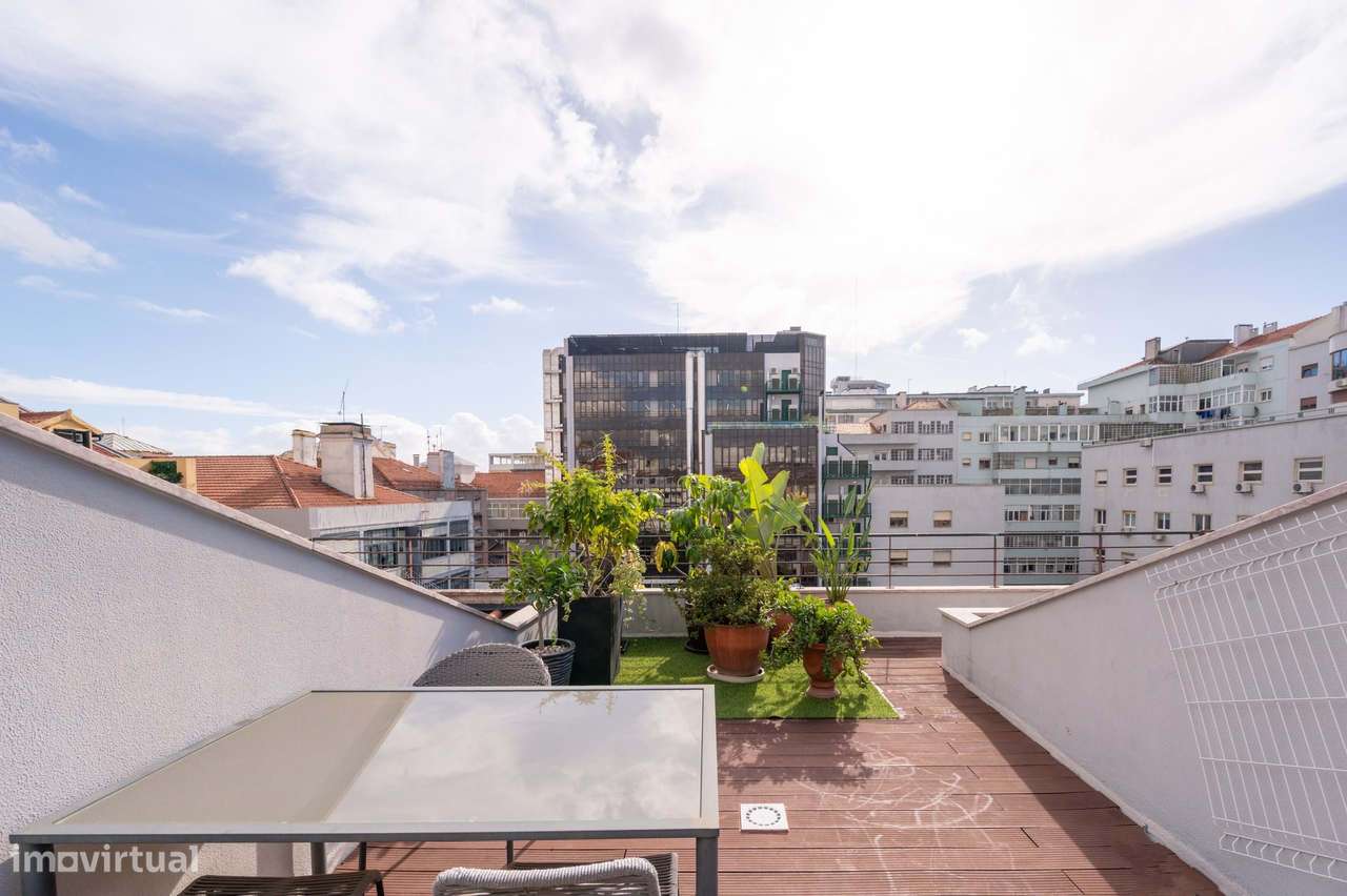 Apartamento T2 com 4 terraços e garagem nas Avenidas Novas, Lisboa-39