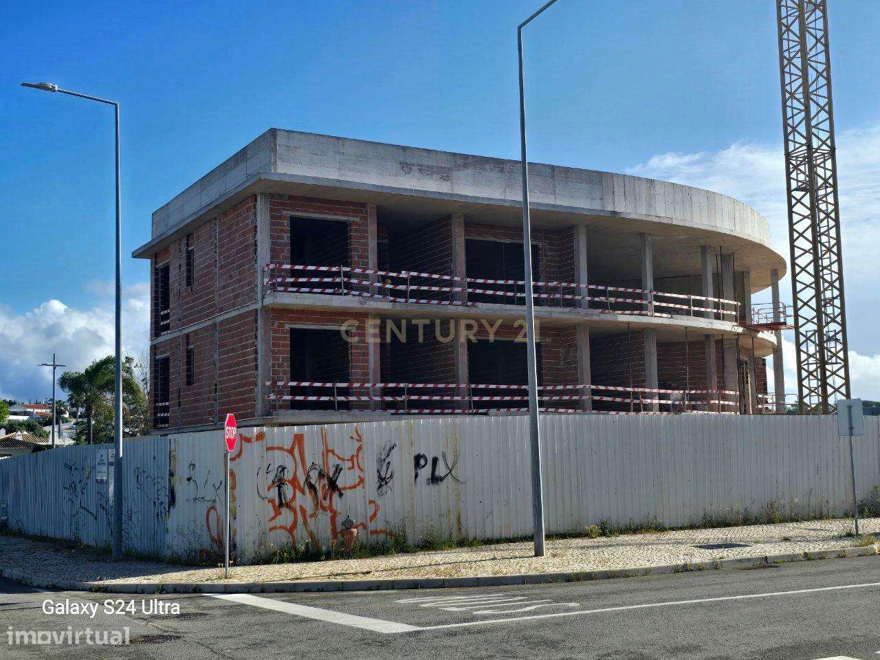 Magnífico apartamento T2+1 de luxo em fase de construção na Meia Praia - Grande imagem: 4/7