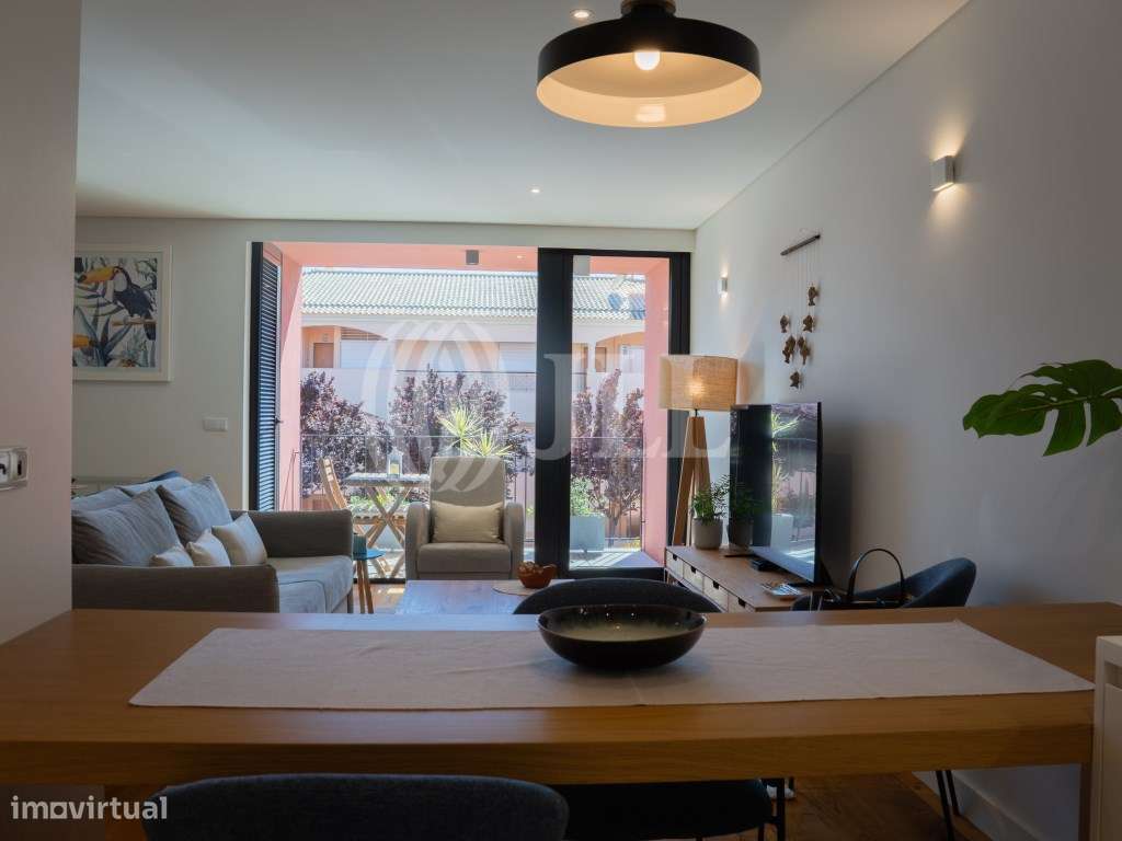 Apartamento T1, com estacionamento e varandas, Algarve-4