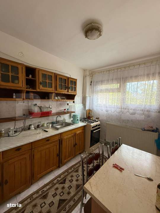 Apartament 3 camere, decomandat, etajul 2, zona Grivita - Imagine principală: 4/7