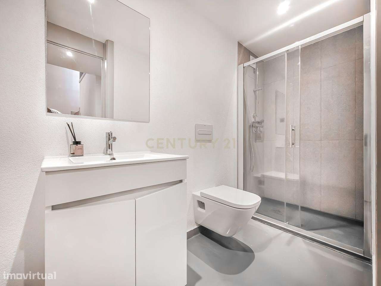 Moradia T4 em Condomínio Privado | Piscina | 6WC | Jardim | Terraço |-48