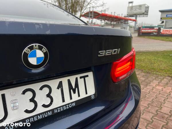 BMW Seria 3 320i Touring xDrive Luxury Line - 30