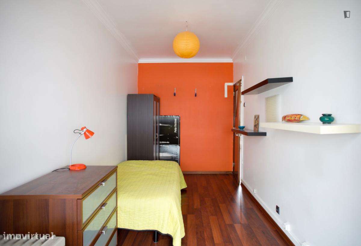 Quarto - localizado em Benfica Lisbon - Grande imagem: 5/9