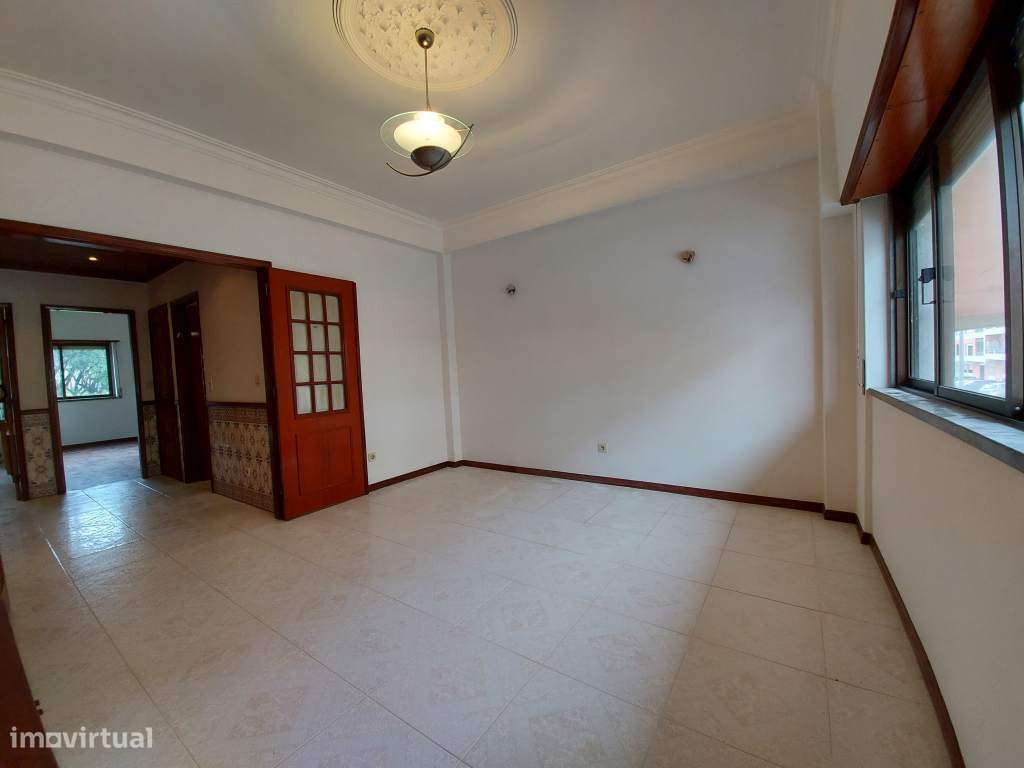 Arrendo  T1 Próximo Universidade Atlântica. - Grande imagem: 2/16