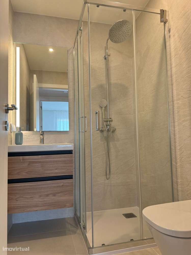 Apartamento T2 com varanda e parqueamento, condominio com piscina, ...-12