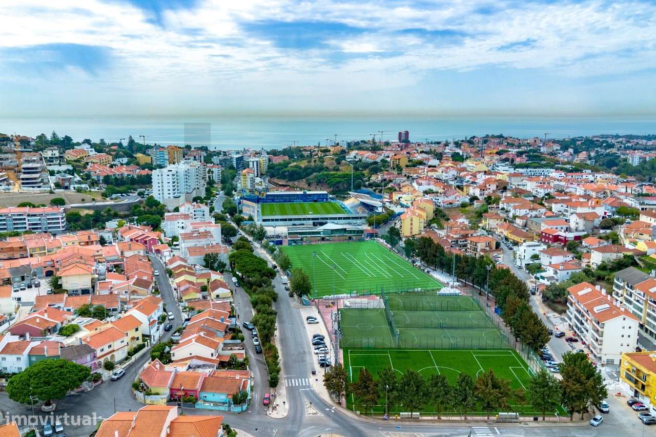 Terreno no Estoril, a 5min a pé do Estádio, com 650m2 de área - Grande imagem: 3/16