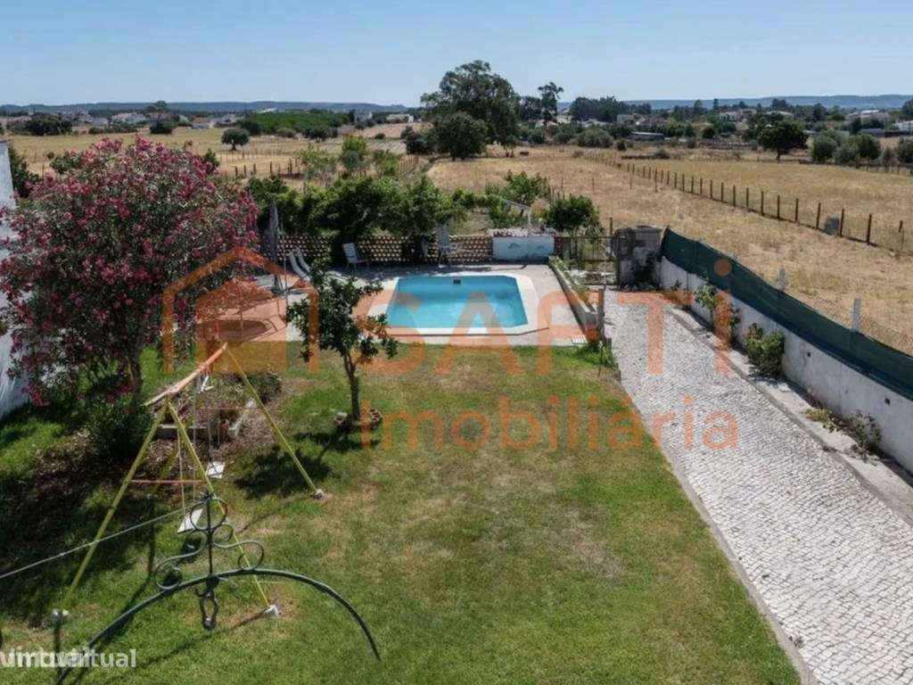 Moradia T5 com Piscina + Garagem para 3 Carros Oportunidade Imperdível-1